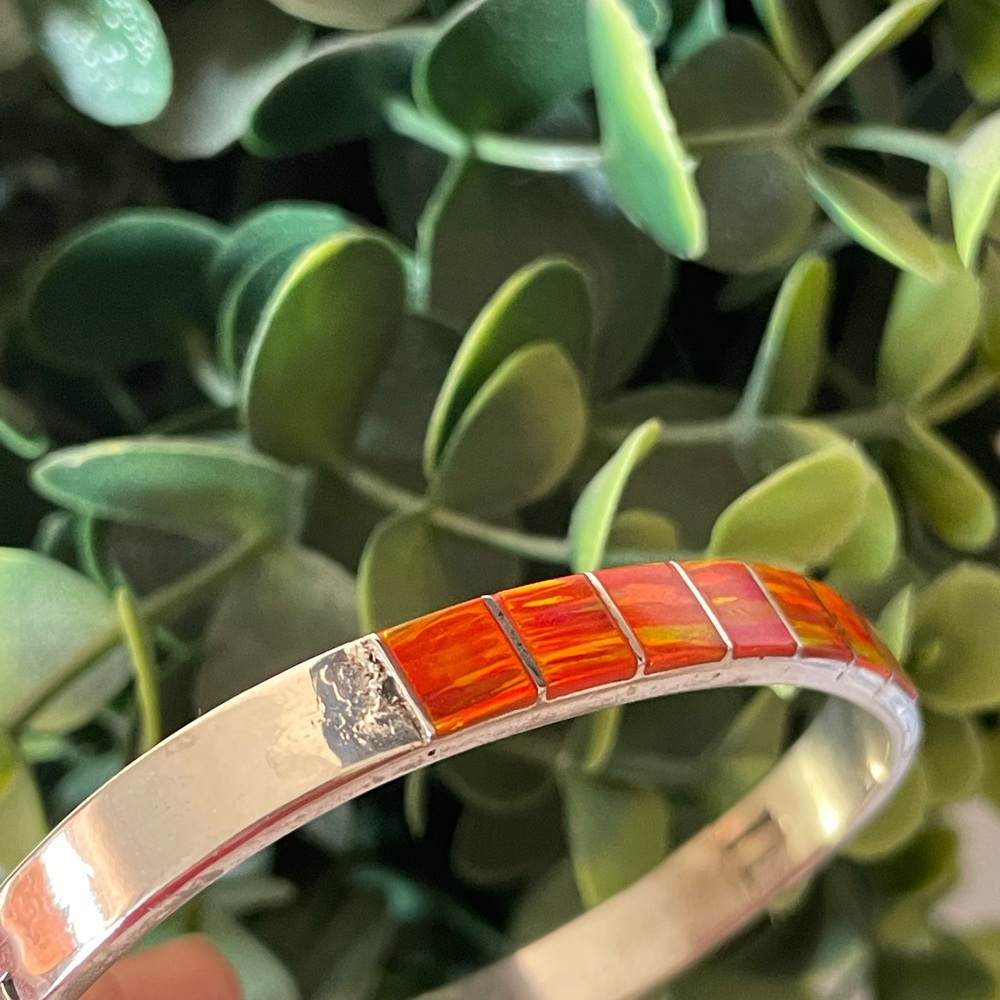 VINTAGE MEXICO STERLING SILVER ORANGE FIRE OPAL HINGED BANGLE BRACELET, 7" - Picture 9 of 9